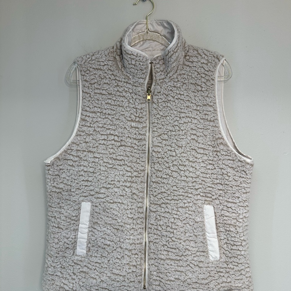Thread & Supply Reversible Sherpa Vest with Pockets size large cream and white
